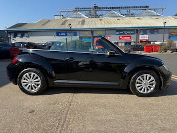 Used Volkswagen Beetle 2016 for sale - 77937605: Photo