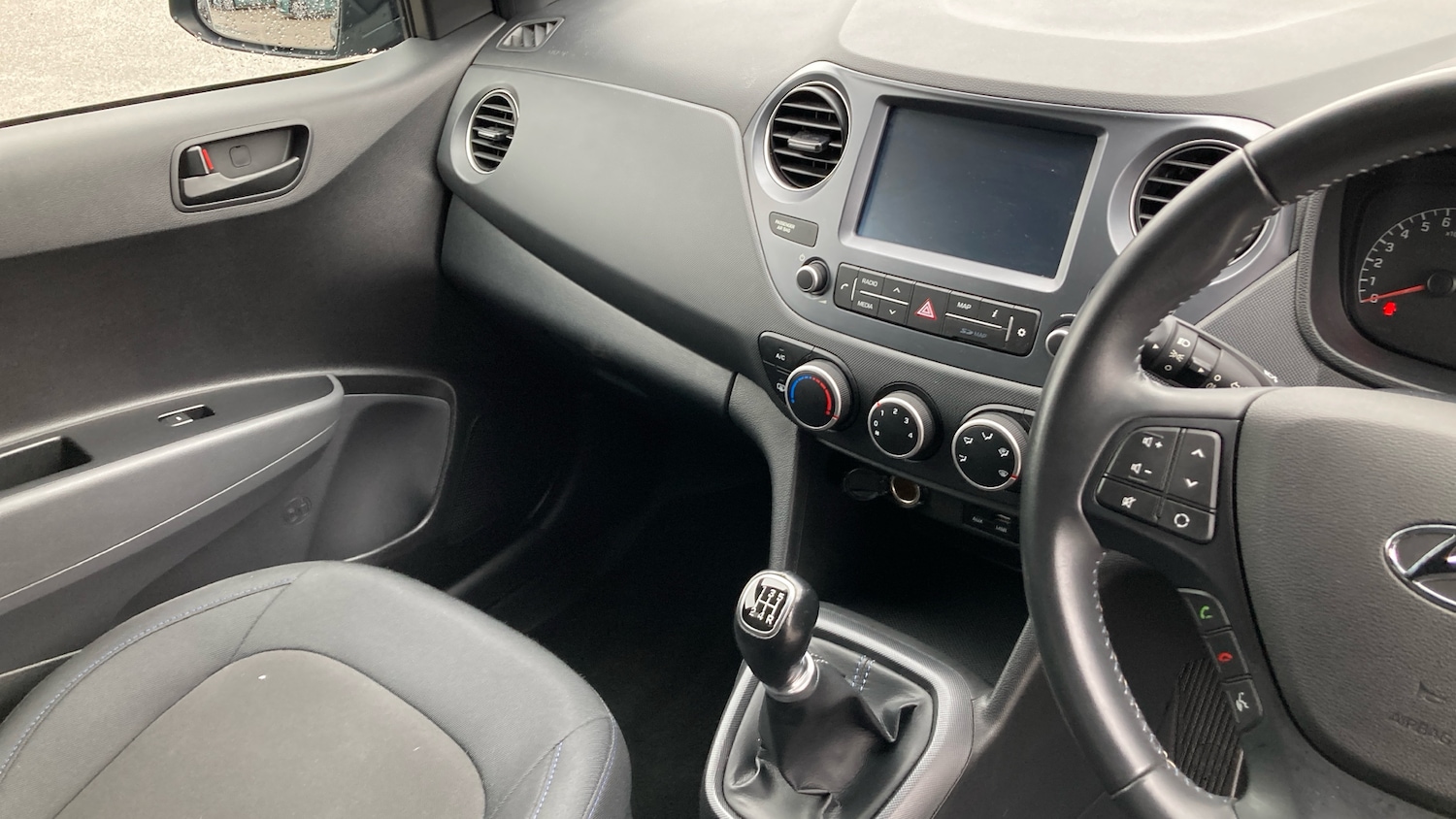 Used Hyundai i10 2019 for sale - 77618814: Photo 14