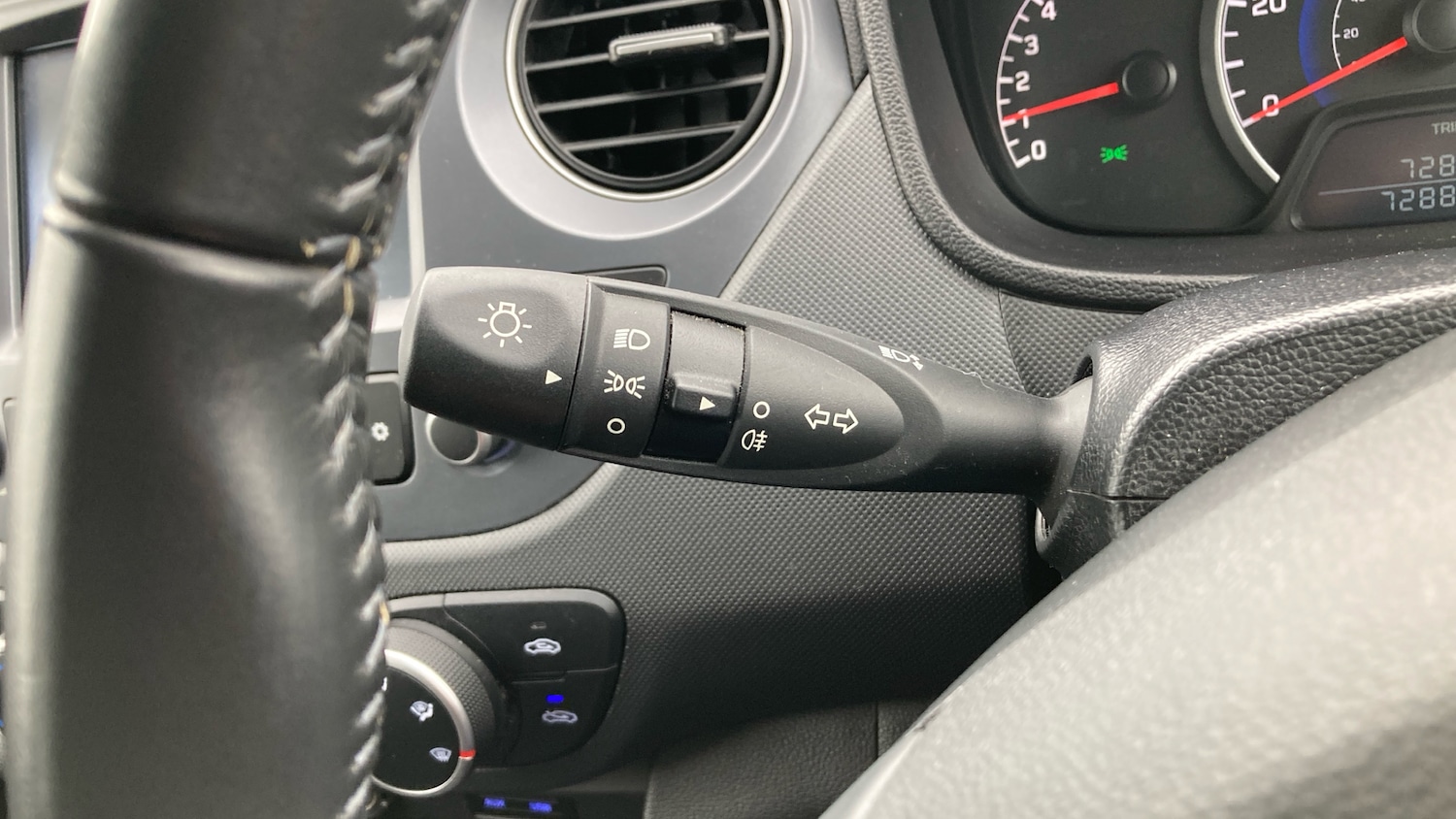 Used Hyundai i10 2019 for sale - 77618814: Photo 24