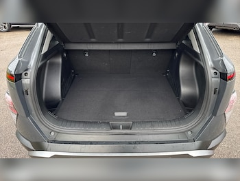 Used Hyundai KONA 2024 for sale - 77350300: Photo