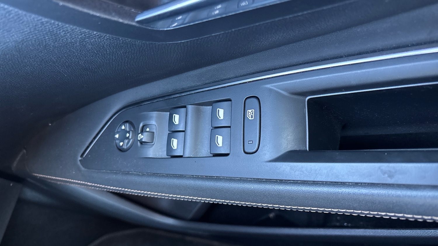 Used Peugeot 3008 2020 for sale - 76762332: Photo 27