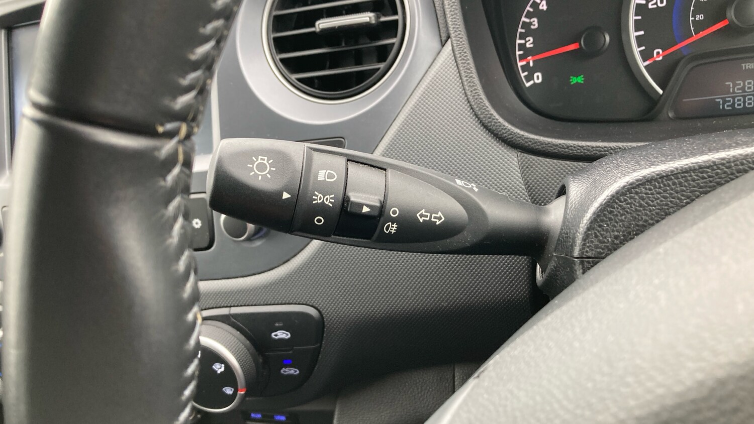 Used Hyundai i10 2019 for sale - 77917086: Photo 24