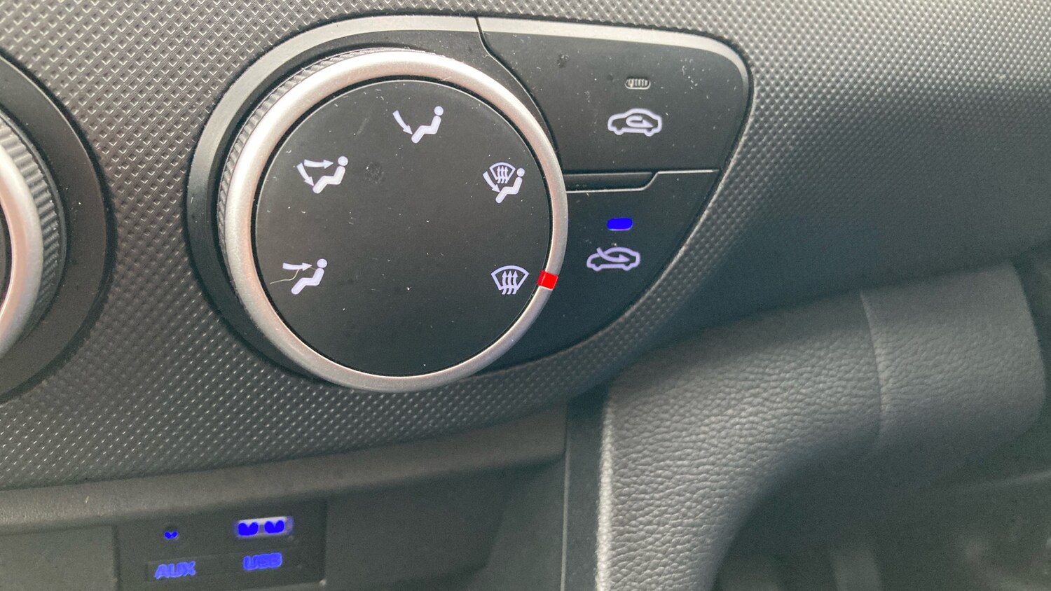 Used Hyundai i10 2019 for sale - 77917086: Photo 37