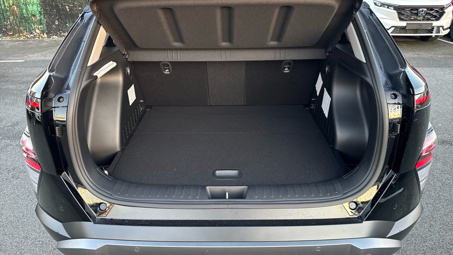 Used Hyundai KONA 2025 for sale - 76504421: Photo 4