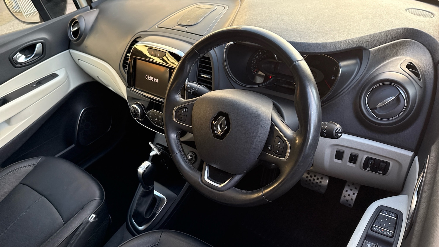 Used Renault Captur 2018 for sale - 76762330: Photo 11