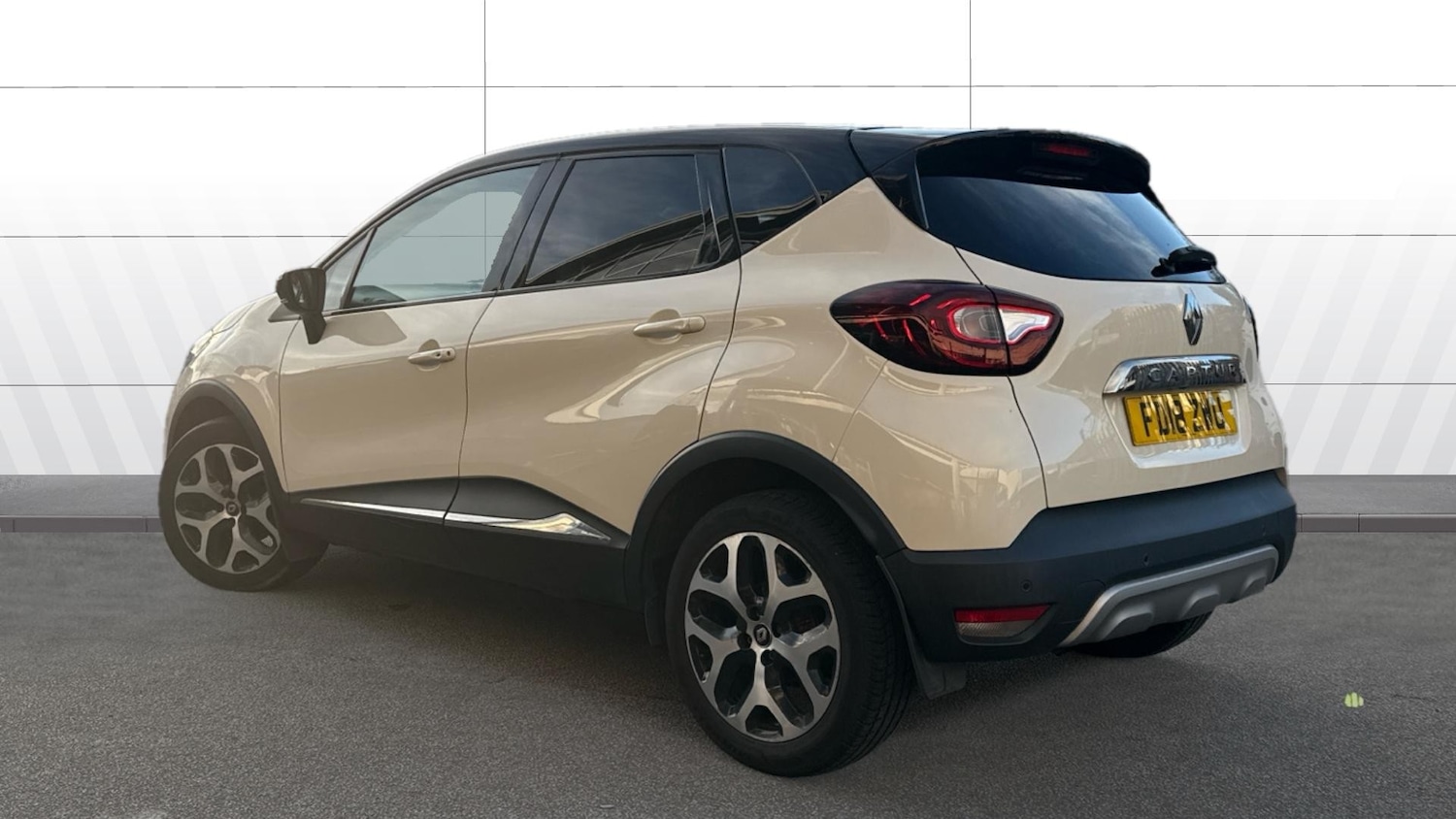 Used Renault Captur 2018 for sale - 76762330: Photo 2