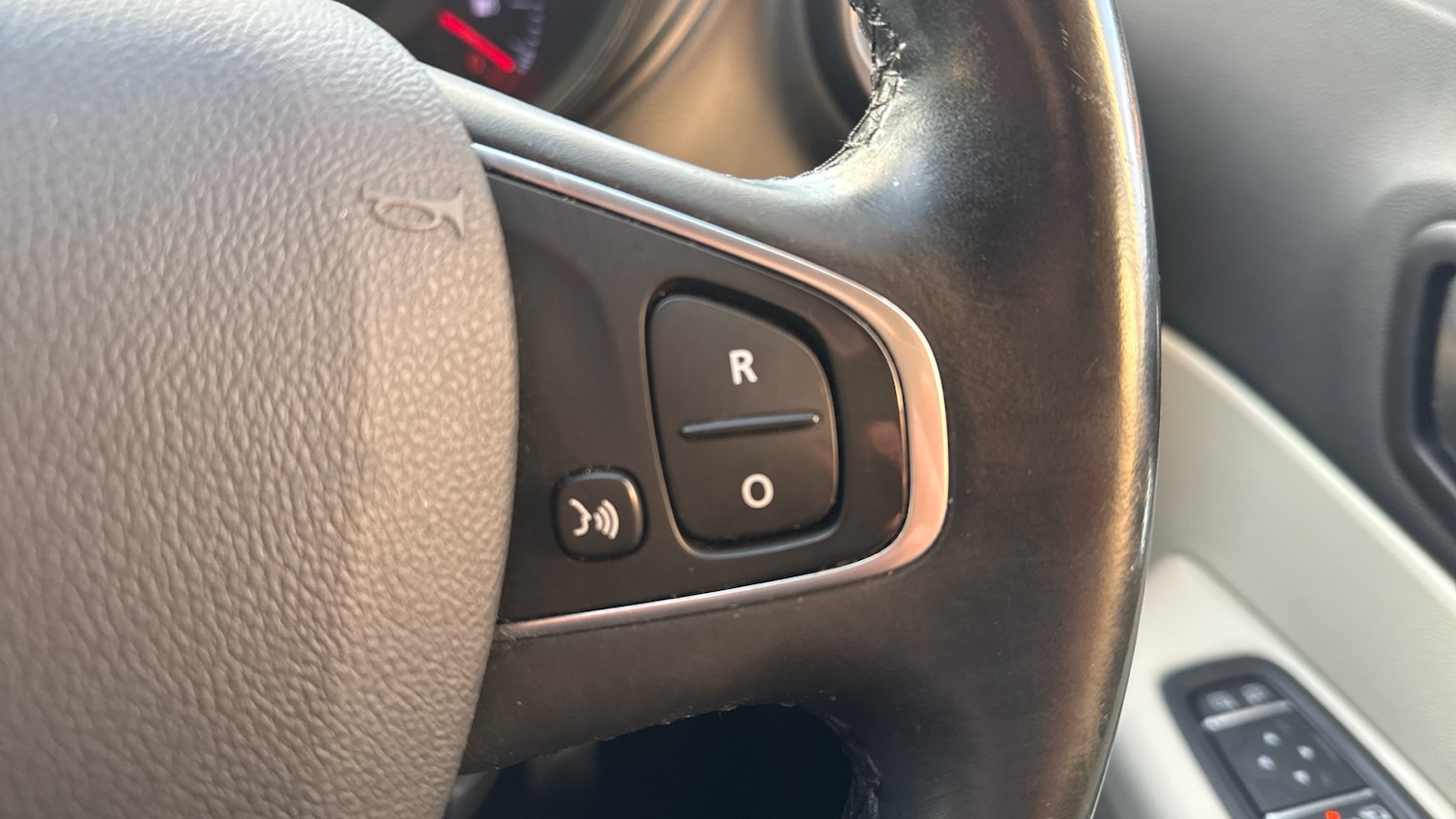 Used Renault Captur 2018 for sale - 76762330: Photo 23