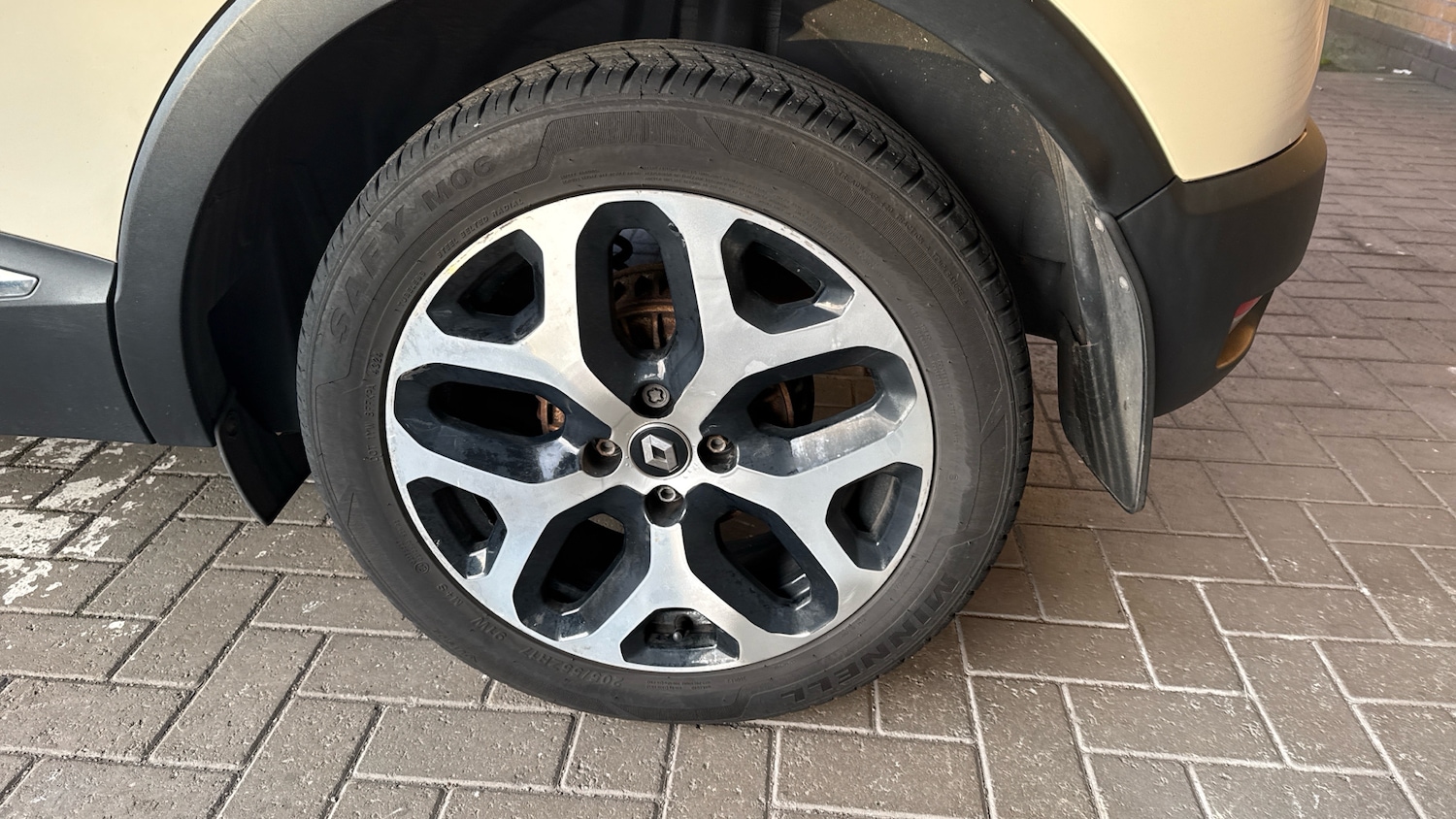 Used Renault Captur 2018 for sale - 76762330: Photo 39