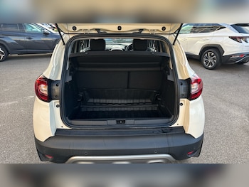 Used Renault Captur 2018 for sale - 76762330: Photo