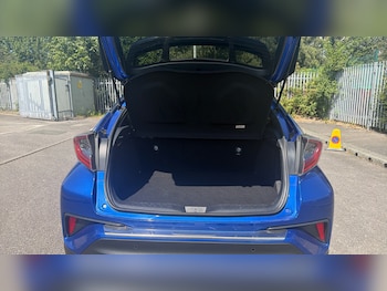 Used Toyota C-HR 2018 for sale - 79184771: Photo