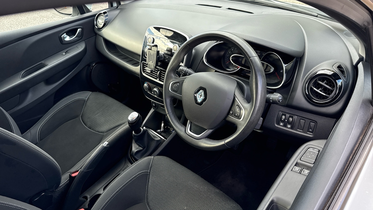 Used Renault Clio 2019 for sale - 76265896: Photo 11
