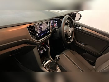 Used Volkswagen T-Roc 2021 for sale - 75535693: Photo