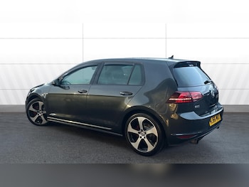 Used Volkswagen Golf 2016 for sale - 77167937: Photo