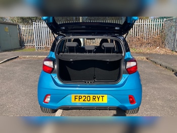 Used Hyundai i10 2020 for sale - 77728940: Photo