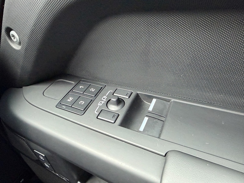 Used Land Rover Defender 110 for sale - 77781100: Photo 14