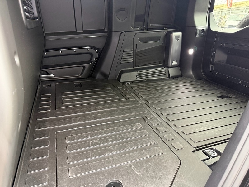 Used Land Rover Defender 110 for sale - 77781100: Photo 17