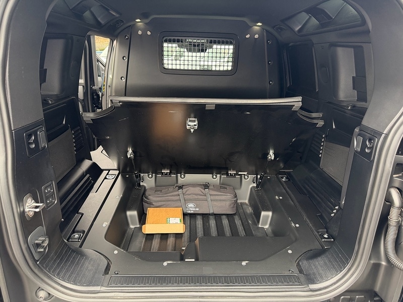 Used Land Rover Defender 110 for sale - 77781100: Photo 18