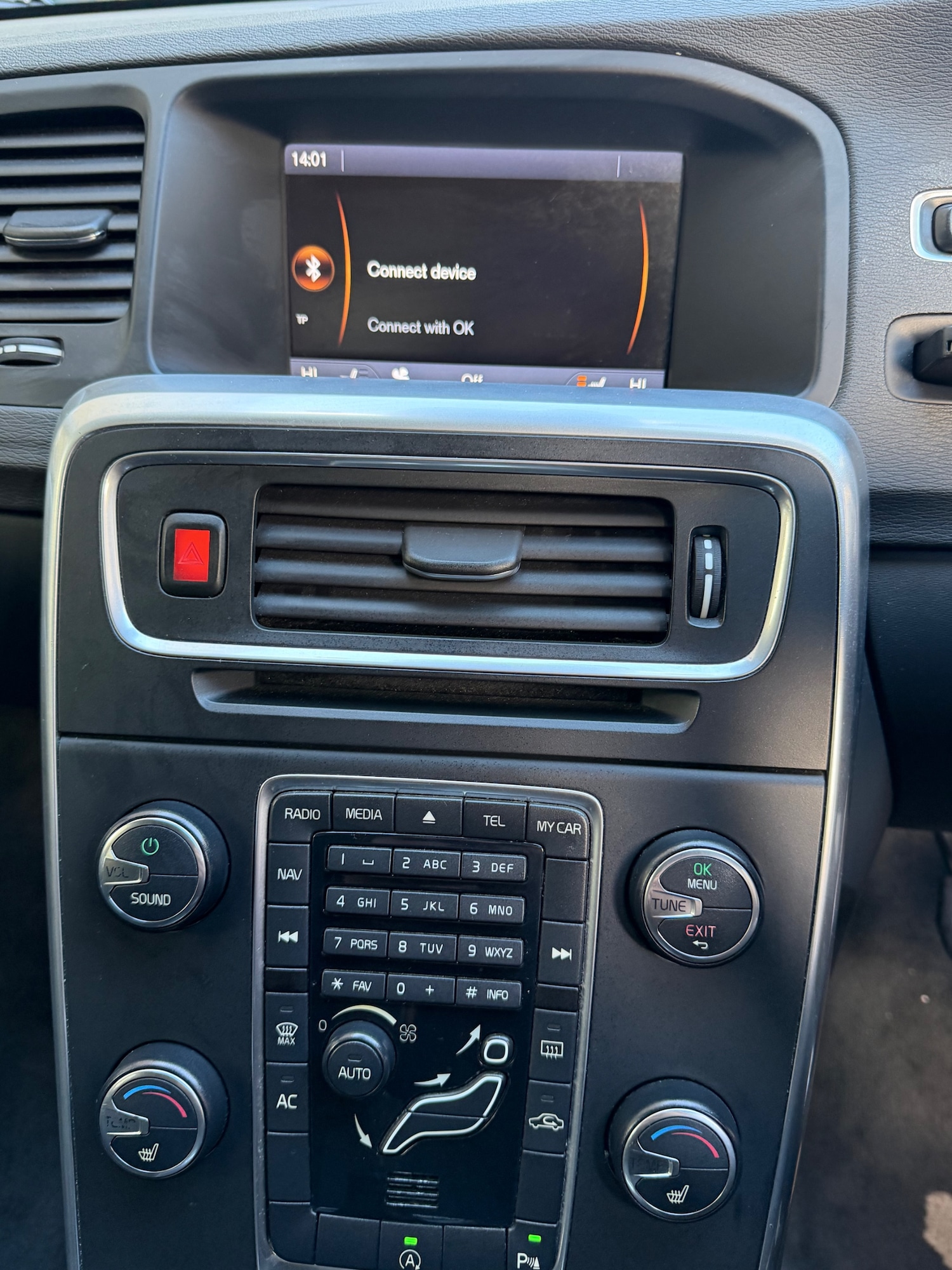 Used Volvo V60 2013 for sale - 76384298: Photo 22