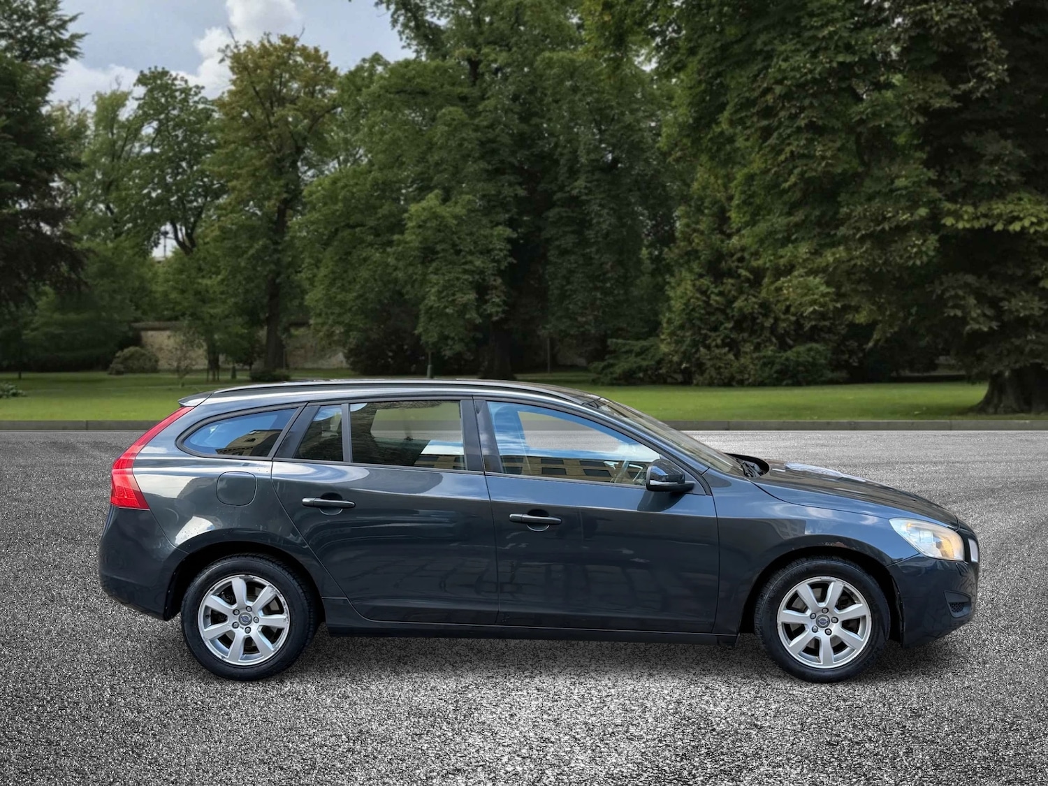 Used Volvo V60 2013 for sale - 76384298: Photo 6