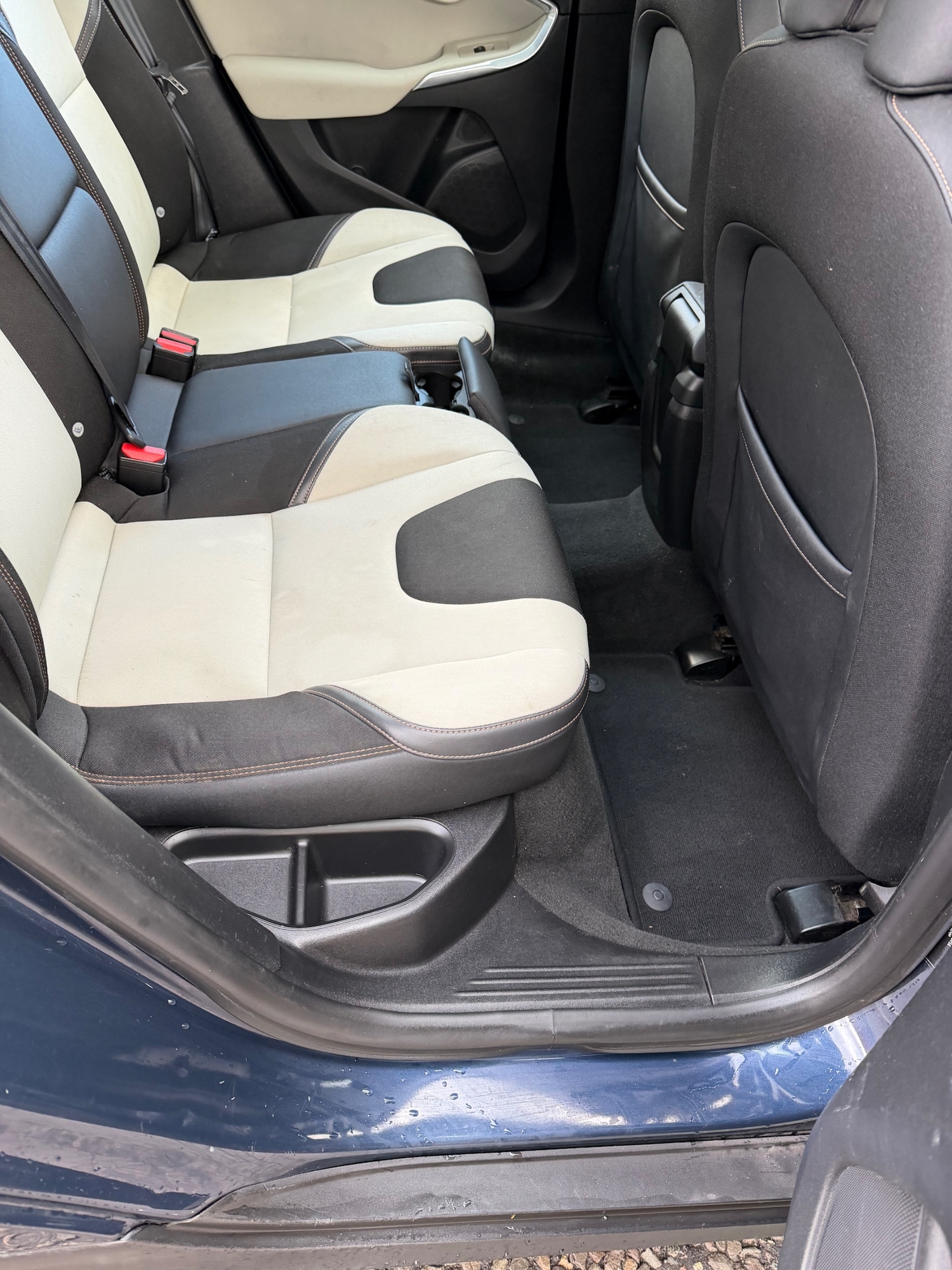 Used Volvo V40 2013 for sale - 76532312: Photo 16