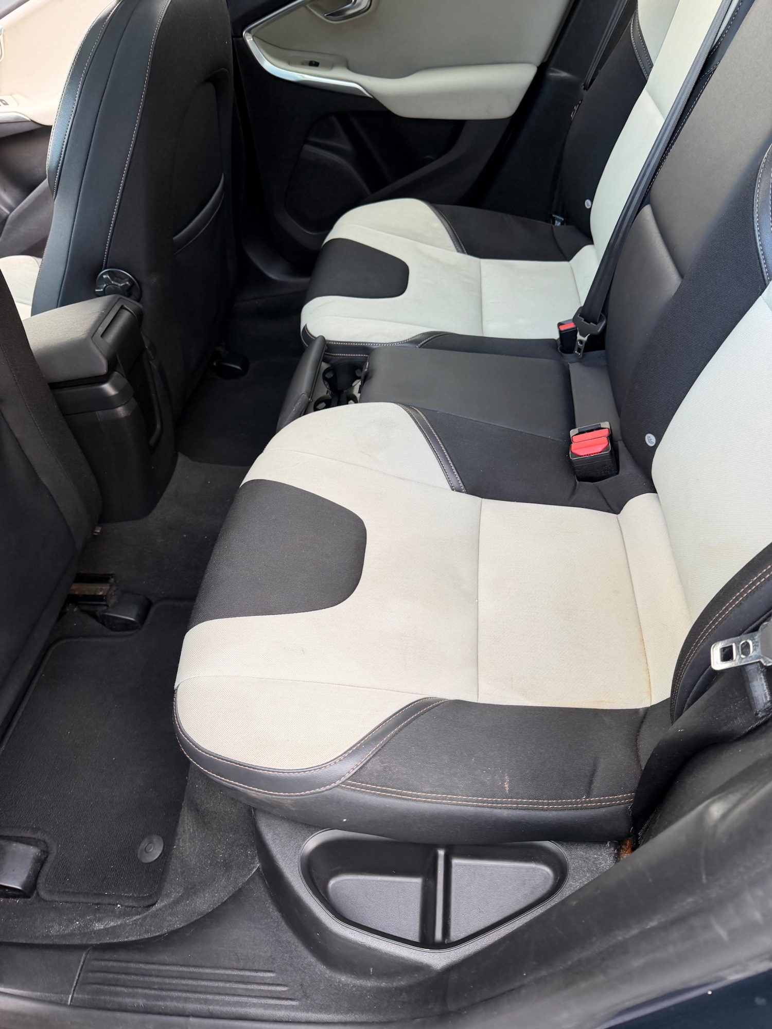 Used Volvo V40 2013 for sale - 76532312: Photo 17