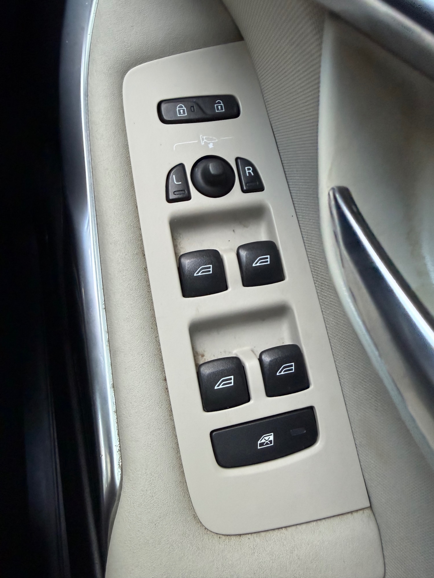 Used Volvo V40 2013 for sale - 76532312: Photo 21