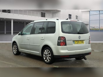 Used Volkswagen Touran 2010 for sale - 75498877: Photo