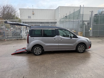 2017 (17) - 1.6 BlueHDi 100 Allure 5dr