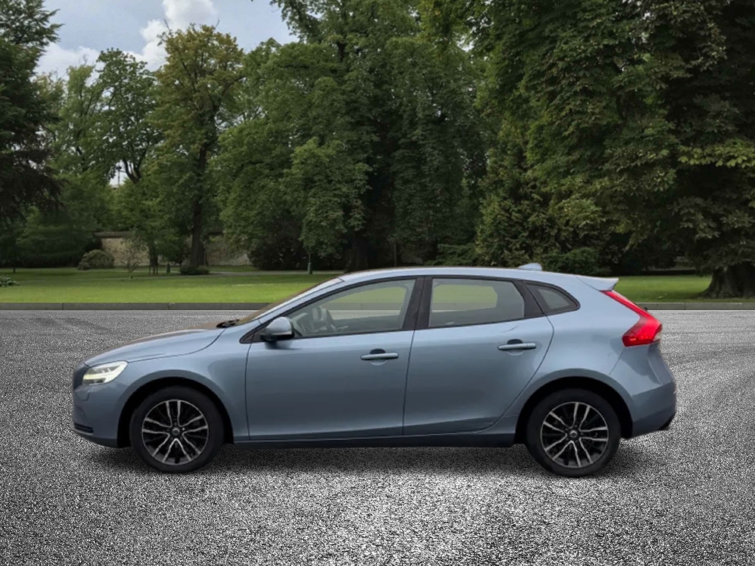 Used Volvo V40 2016 for sale - 76532318: Photo 5