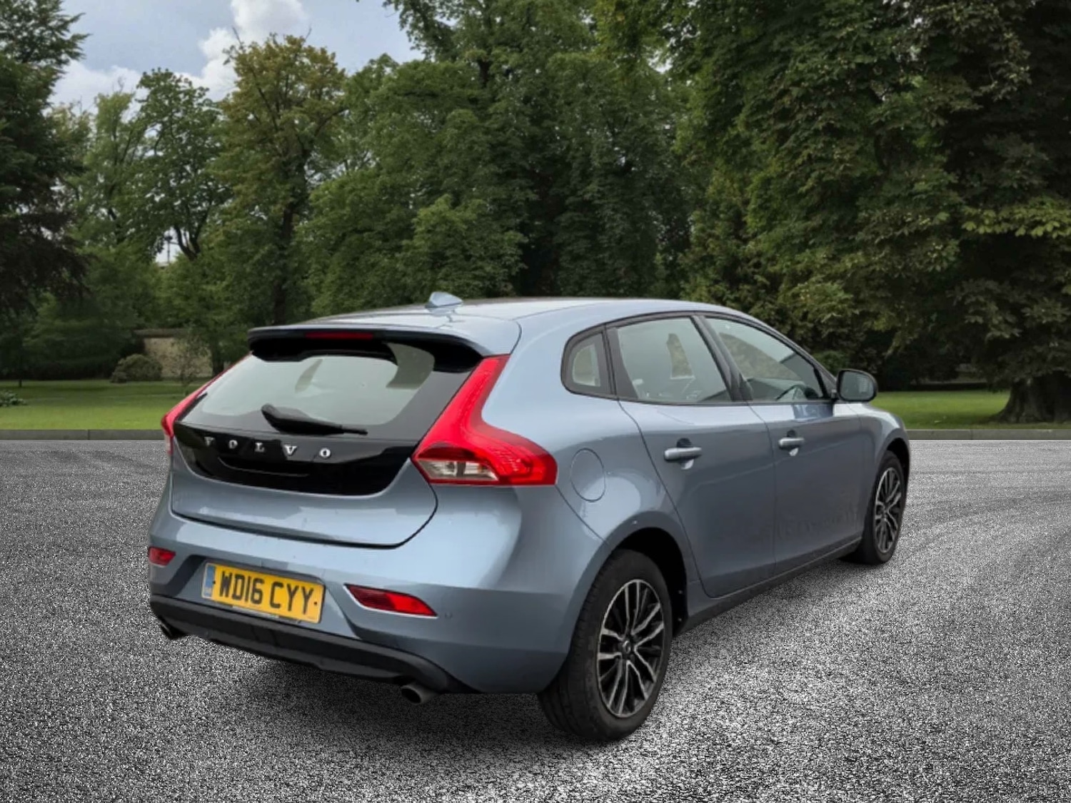 Used Volvo V40 2016 for sale - 76532318: Photo 9