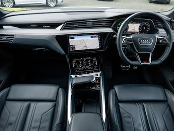 Used Audi Q8 2024 for sale - 77004859: Photo