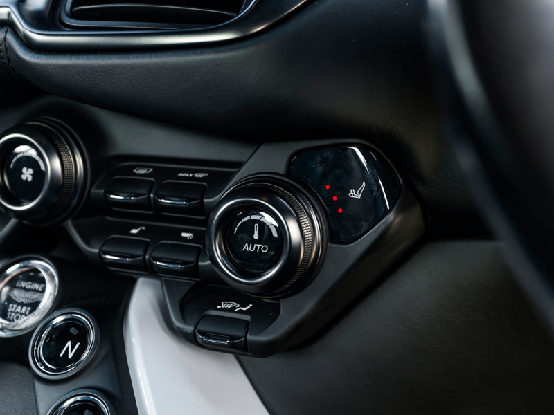 Used Aston Martin Vantage 2019 for sale - 76683608: Photo 15