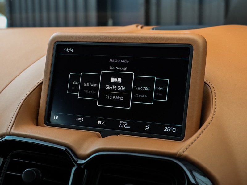 Used Aston Martin Vantage 2018 for sale - 78023343: Photo 8