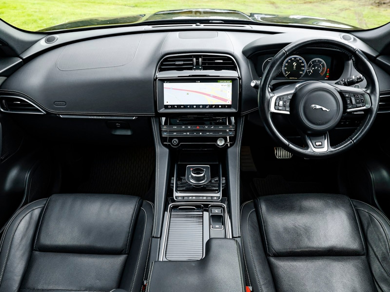 Used Jaguar F-Pace 2017 for sale - 76451206: Photo 2