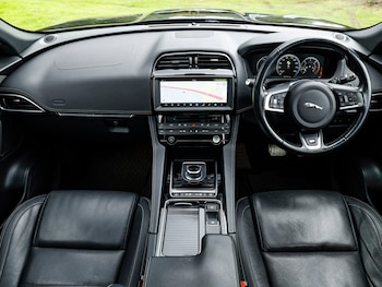 Used Jaguar F-Pace 2017 for sale - 76451206: Photo