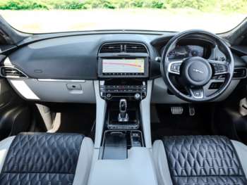 Used Jaguar F-Pace 2019 for sale - 74683705: Photo