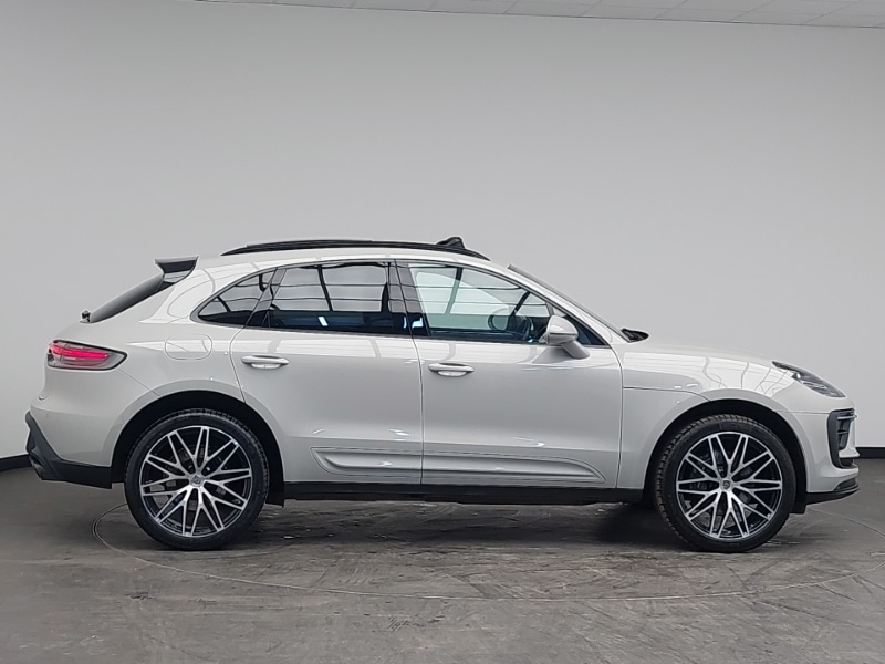 Used Porsche Macan 2022 for sale - 76779362: Photo 2