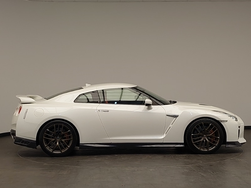 Used Nissan GT-R 2017 for sale - 76427308: Photo 2