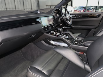Used Porsche Cayenne 2020 for sale - 79106028: Photo