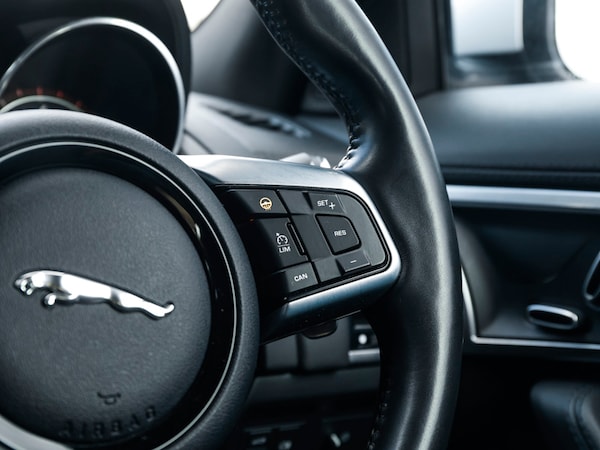 Used Jaguar F-Type 2017 for sale - 76311557: Photo 11