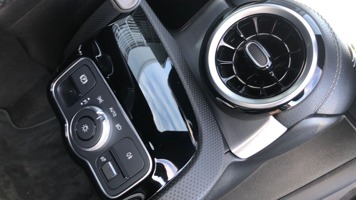 Used Mercedes-Benz CLA 2022 for sale - 77517605: Photo 31