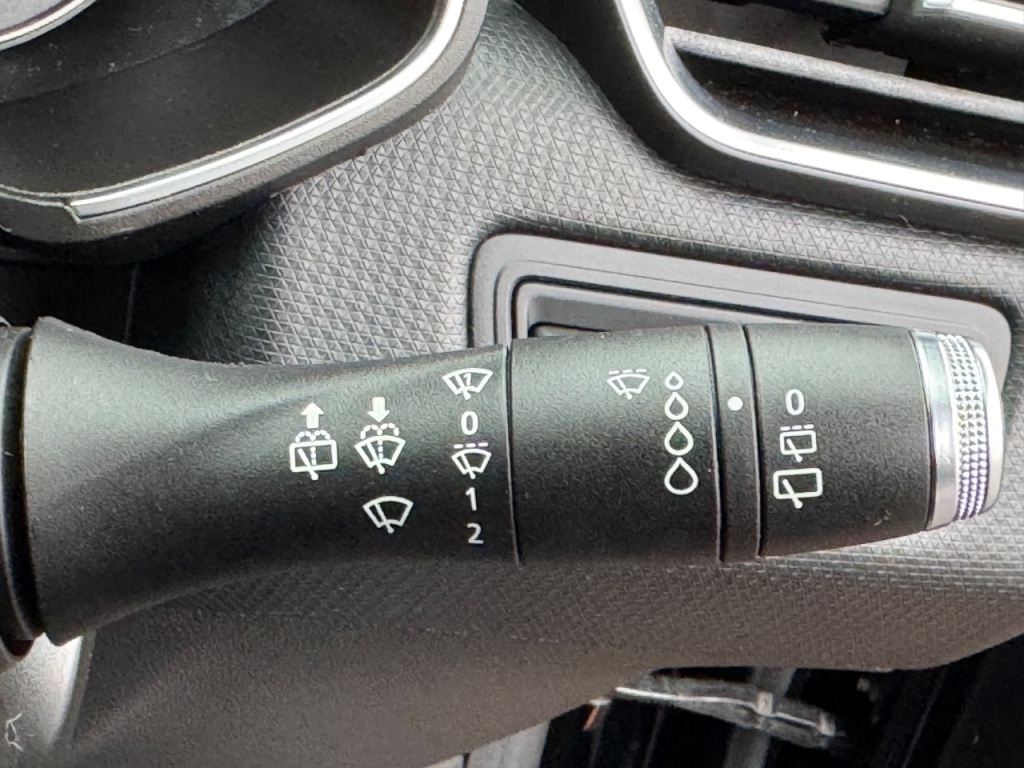 Used Renault Clio 2020 for sale - 76836135: Photo 30