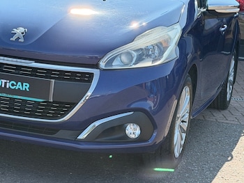 Used Peugeot 208 2015 for sale - 79071757: Photo