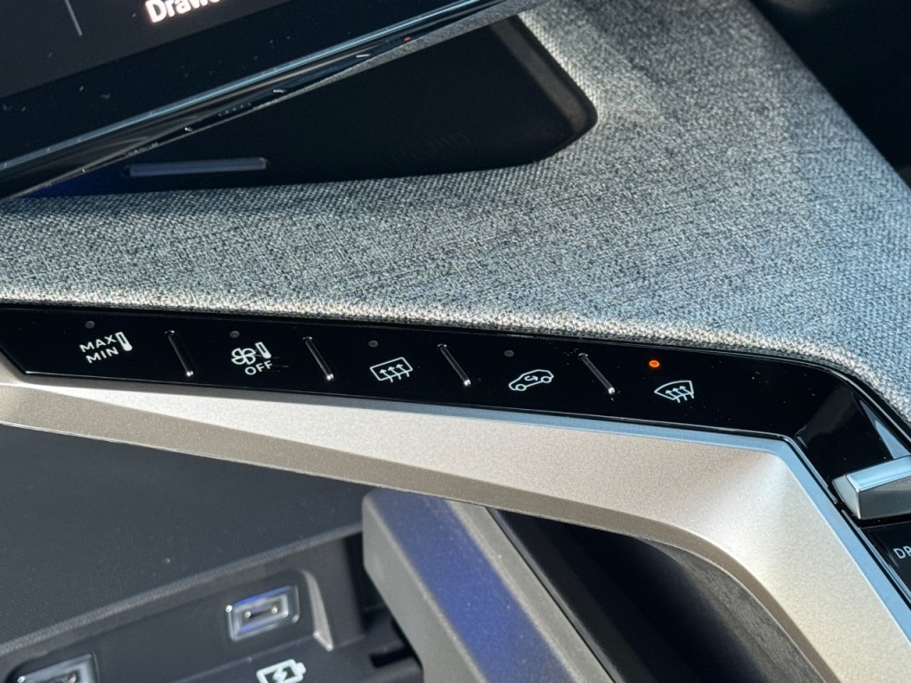 Used Peugeot E-3008 2025 for sale - 77095879: Photo 37