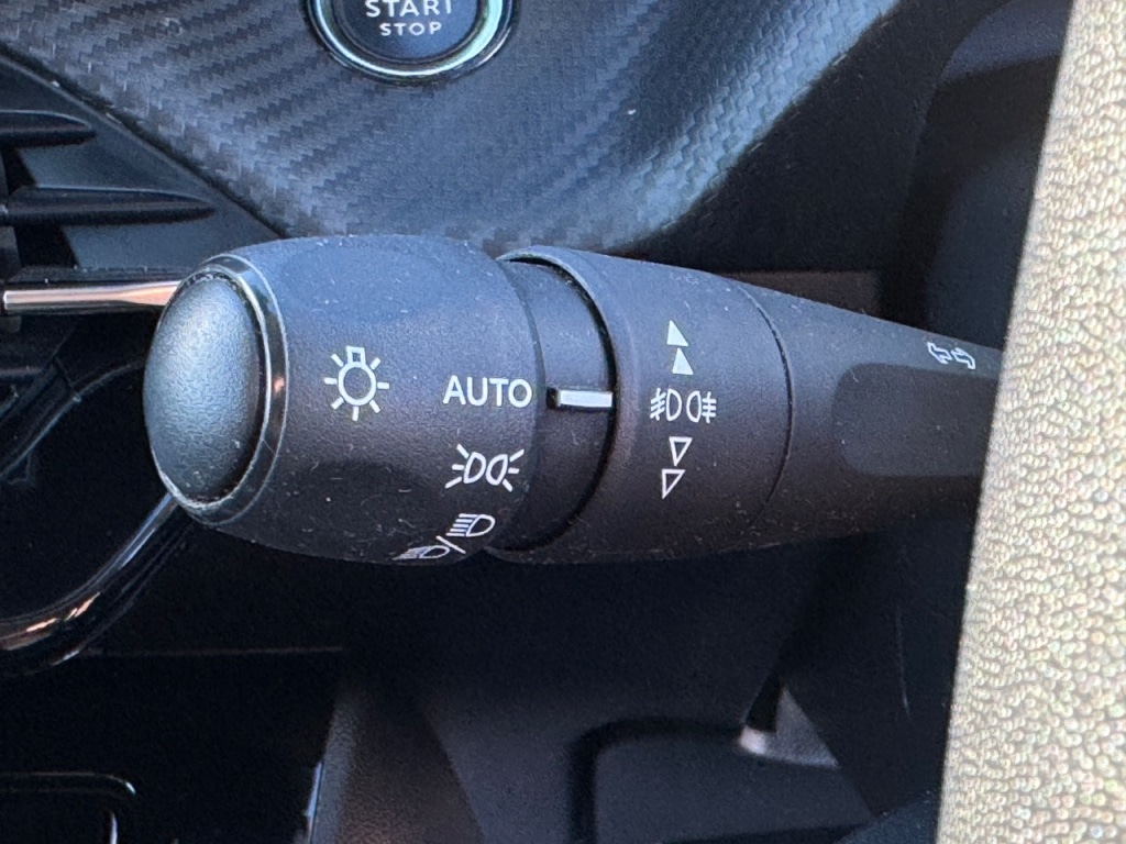 Used Peugeot 2008 2020 for sale - 76840522: Photo 33