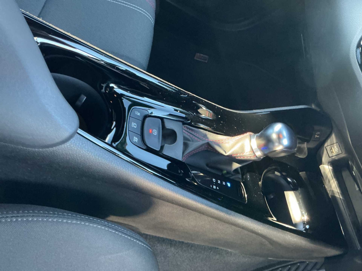 Used Toyota C-HR 2023 for sale - 76382632: Photo 12