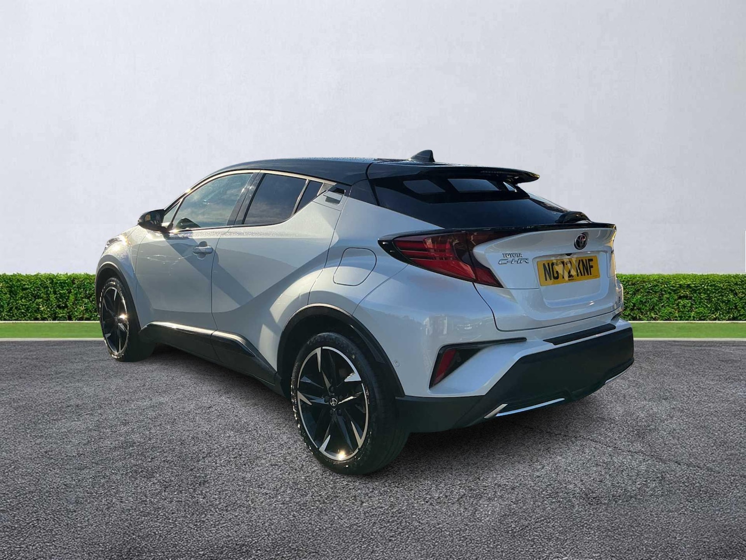 Used Toyota C-HR 2023 for sale - 76382632: Photo 2