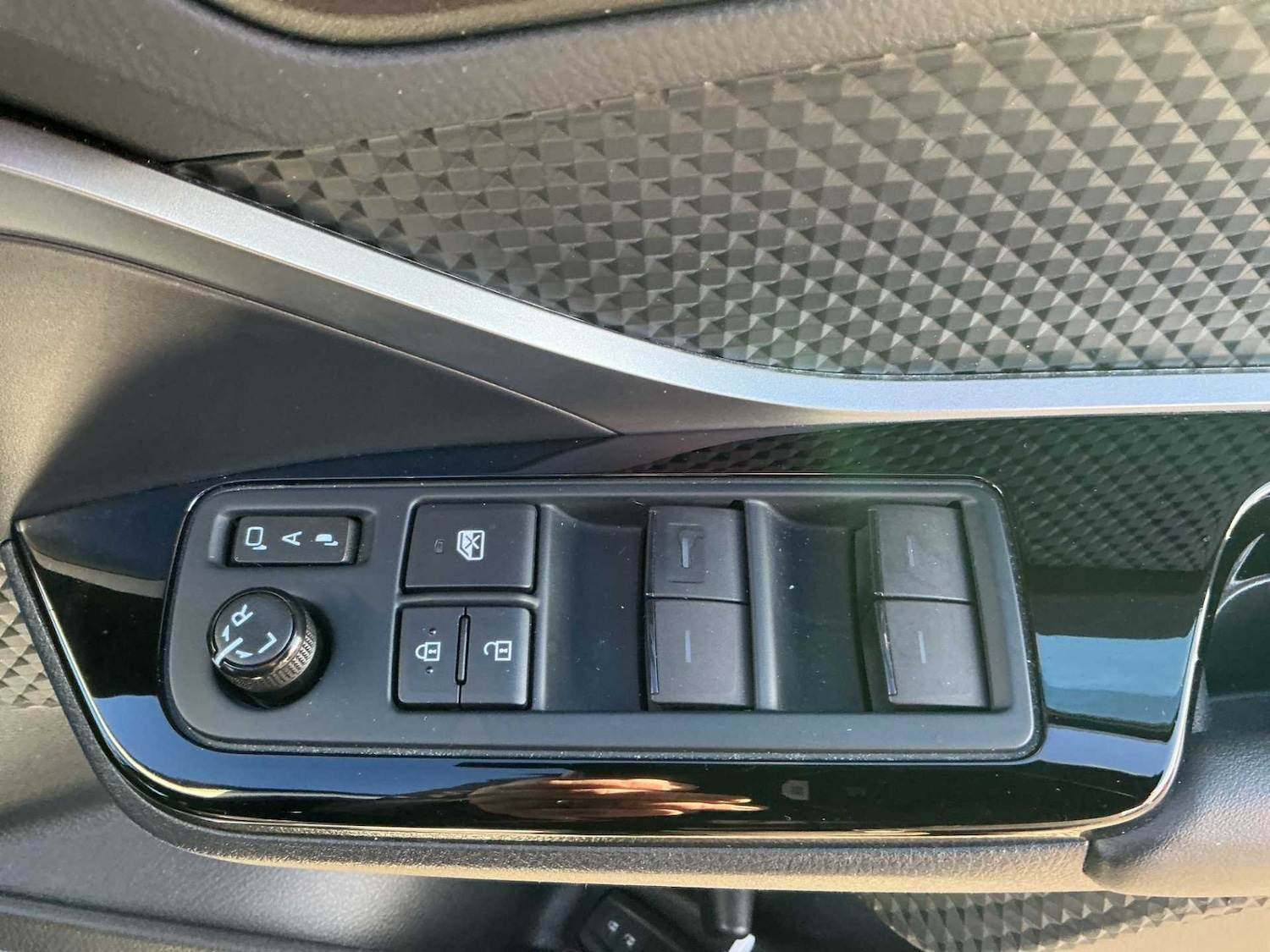 Used Toyota C-HR 2023 for sale - 76382632: Photo 20