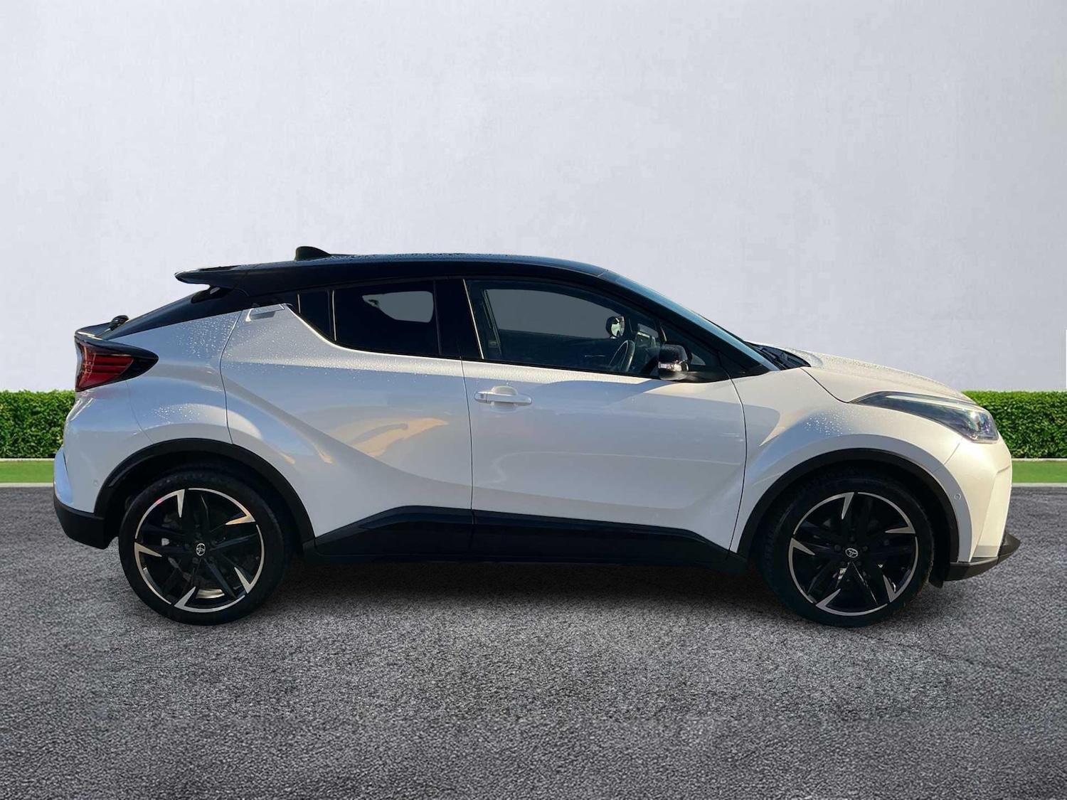 Used Toyota C-HR 2023 for sale - 76382632: Photo 3