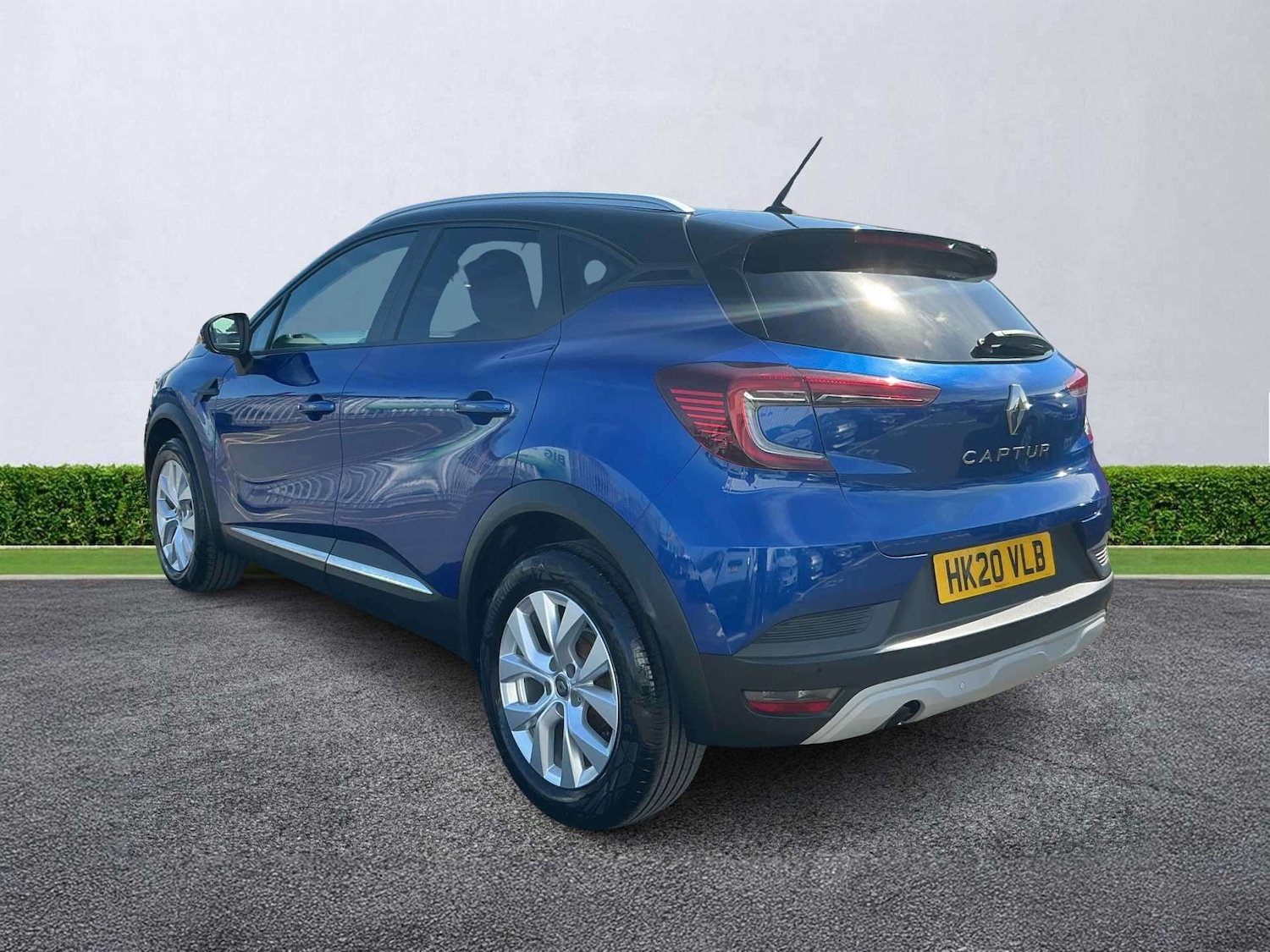 Used Renault Captur 2020 for sale - 78192377: Photo 2